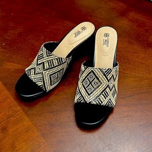 Cushion Walk by AVON tribal sandal size 7 NEW!